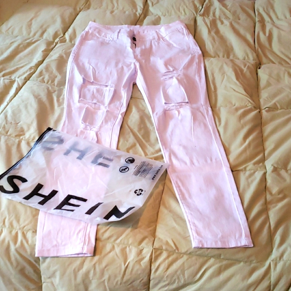 🌲SHEIN BNWOT distressed white jeans 👖
